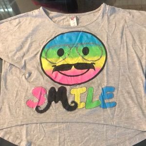 GRAY SHIRT WITH FUNNY FACE AND SMILE